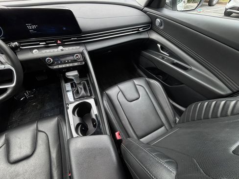 Used 2025 Hyundai Elantra Limited image 42