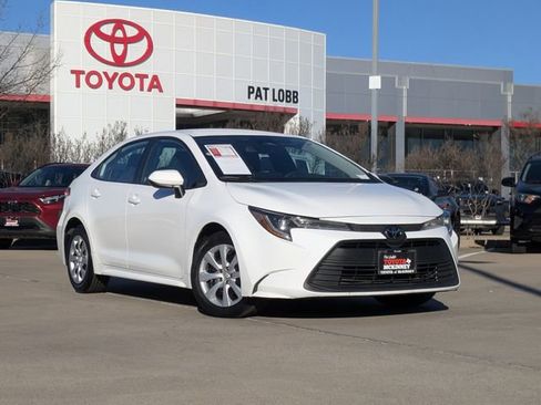 Used 2024 Toyota Corolla LE image 2