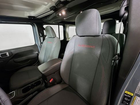 Used 2025 Jeep Wrangler Unlimited Rubicon image 19