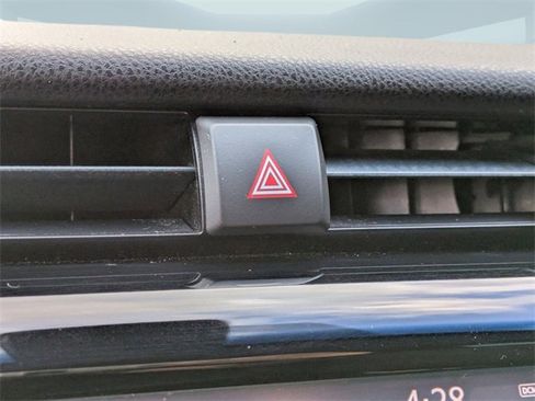 Used 2019 Toyota Camry SE image 31