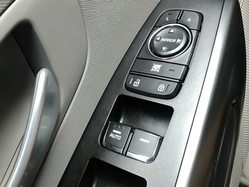 Used 2021 Kia Sedona LX FWD image 28