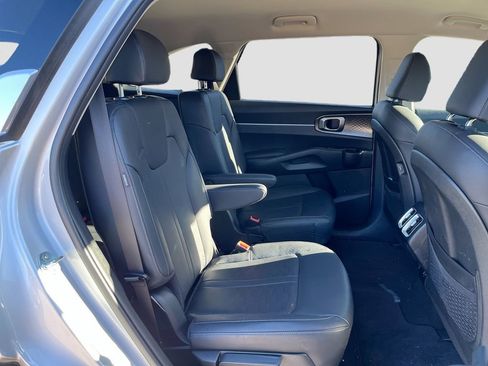 Certified 2025 Kia Sorento EX image 28