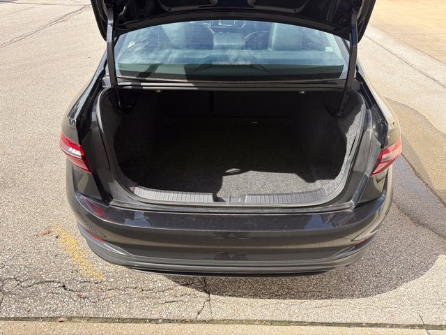 Used 2024 Volkswagen Jetta SE FWD image 13