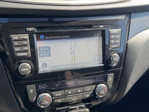 Used 2016 Nissan Rogue SV w/ SV Premium Package AWD/4WD image 8