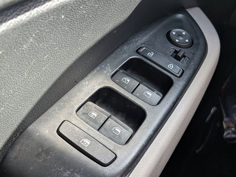 Used 2023 Hyundai Venue SEL FWD image 22
