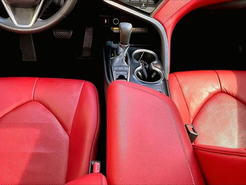 Used 2019 Toyota Camry XSE FWD image 17