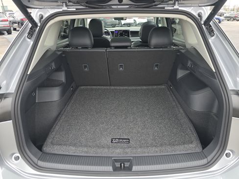 New 2026 Volkswagen Tiguan SE image 16