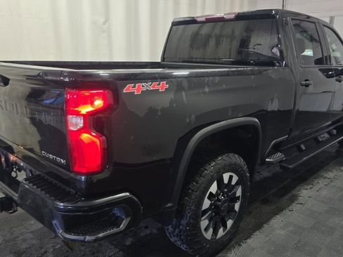 Used 2020 Chevrolet Silverado 2500 Custom w/ Custom Value Package image 3