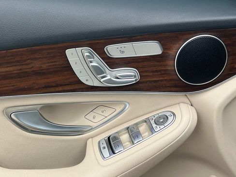 Used 2022 Mercedes-Benz GLC 300 image 25