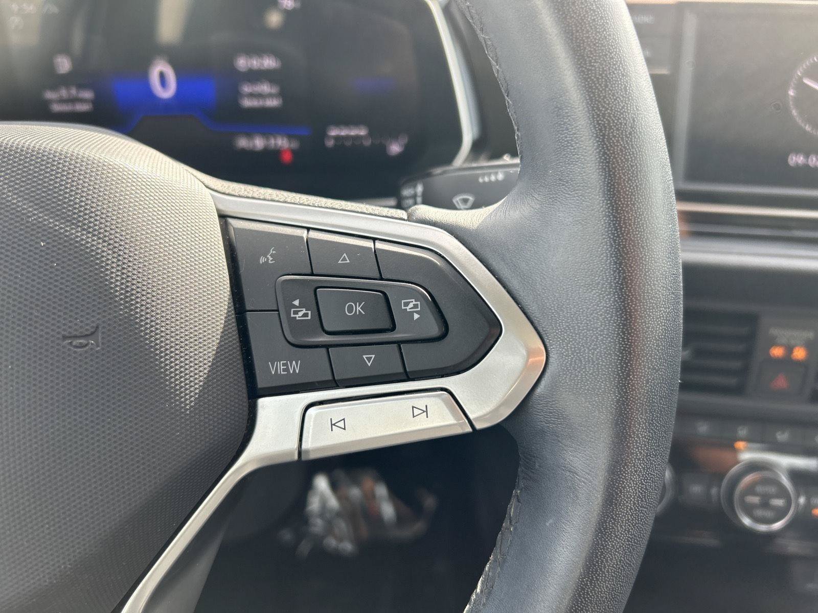 Used 2024 Volkswagen Jetta SE w/ Panoramic Sunroof Package FWD image 18