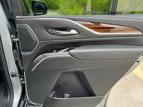 Used 2023 Cadillac Escalade Premium Luxury AWD/4WD image 16