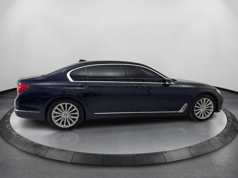 Used 2017 BMW 740i RWD image 4