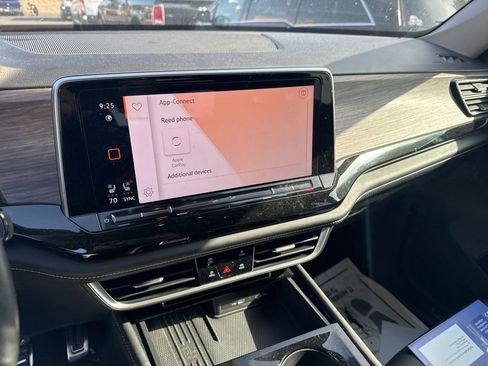 Used 2025 Volkswagen Atlas SEL Premium R-Line image 8