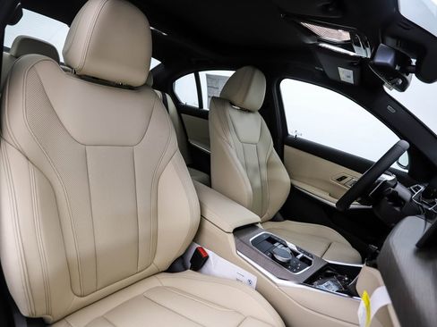 Used 2025 BMW 330i xDrive Sedan w/ Convenience Package image 33