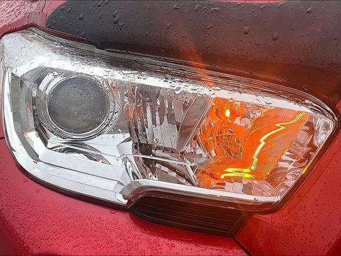 Used 2020 Toyota Tacoma SR image 31