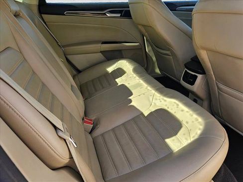 Used 2013 Ford Fusion SE FWD image 18