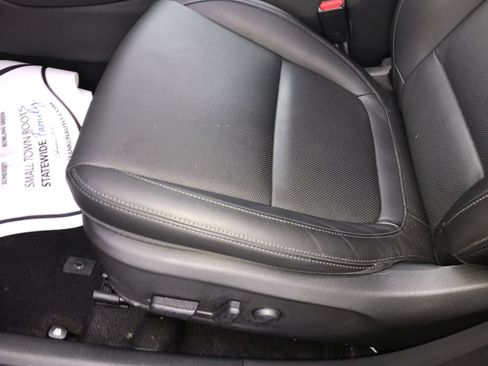 Used 2023 Hyundai Kona Limited AWD/4WD image 12