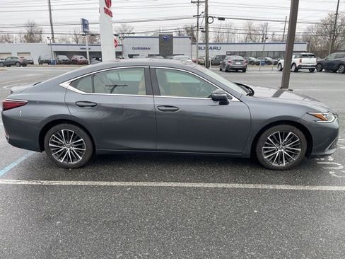 Used 2024 Lexus ES 250 w/ Premium Package image 2