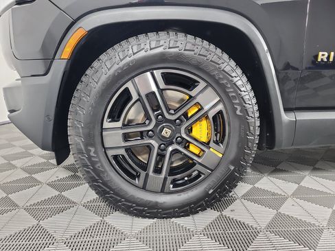 Used 2023 Rivian R1S Adventure AWD/4WD image 9