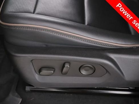 Used 2023 GMC Canyon Denali AWD/4WD image 18