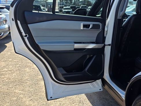 Used 2022 Ford Explorer XLT image 19