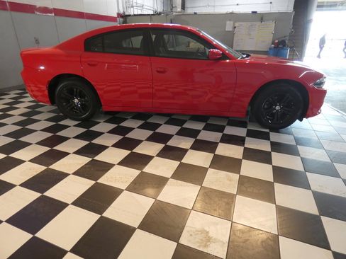 Used 2022 Dodge Charger SXT image 4