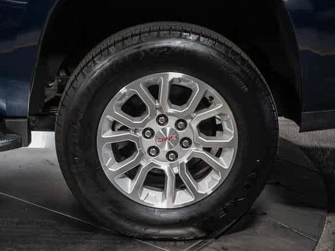 Used 2018 GMC Yukon SLE image 11