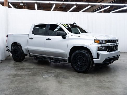 Used 2020 Chevrolet Silverado 1500 Custom w/ Custom Value Package AWD/4WD image 1