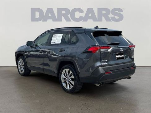 Used 2019 Toyota RAV4 XLE Premium w/ Cold Weather Package AWD/4WD image 4