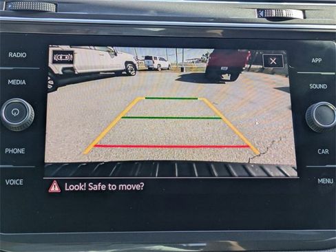 Used 2022 Volkswagen Tiguan SE R-Line image 25