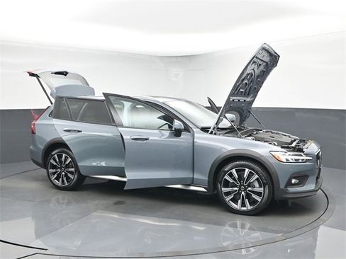 Used 2024 Volvo V60 B5 Cross Country Ultimate image 53
