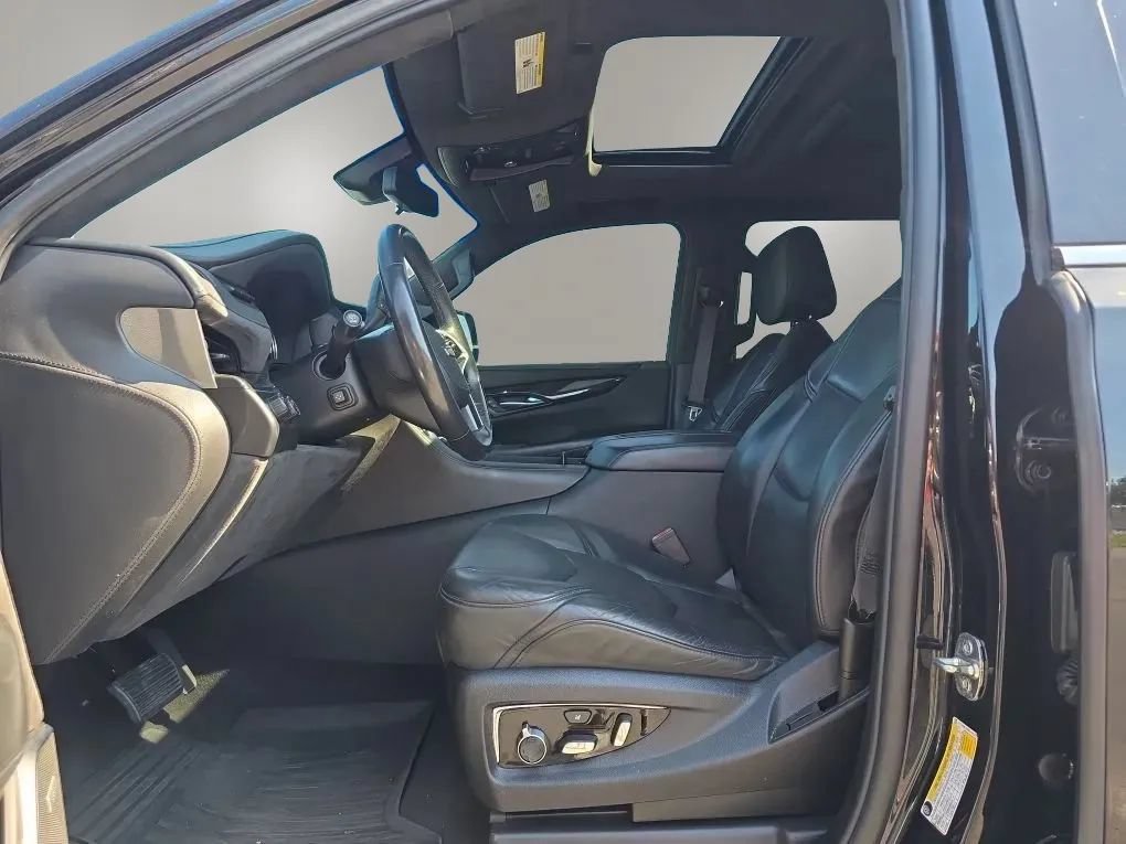 Used 2019 Cadillac Escalade Platinum AWD/4WD image 11