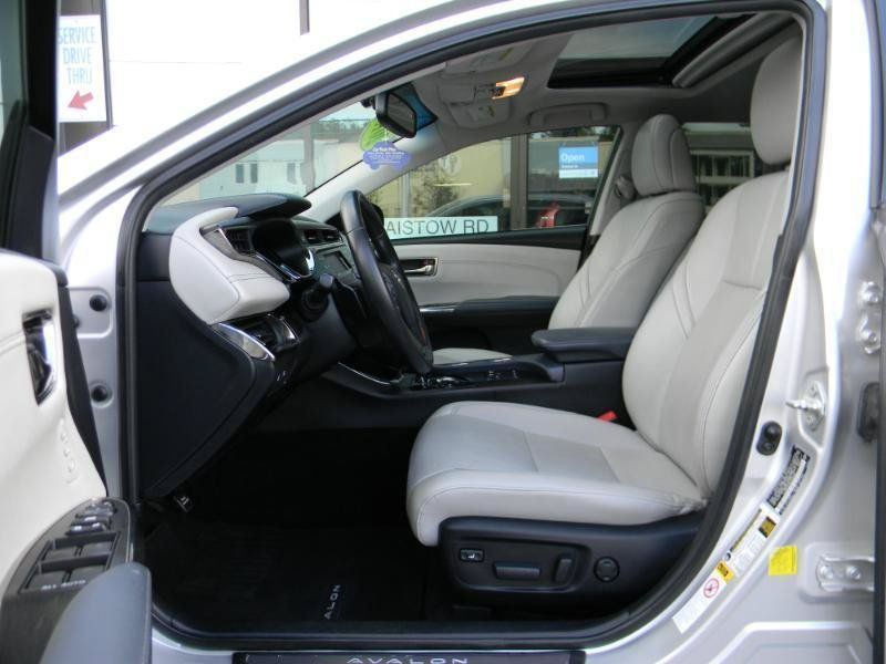 Used 2013 Toyota Avalon Limited FWD image 11