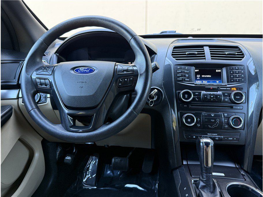 Used 2017 Ford Explorer FWD image 16