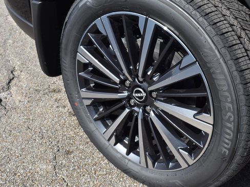 New 2026 Nissan Pathfinder Platinum FWD image 14