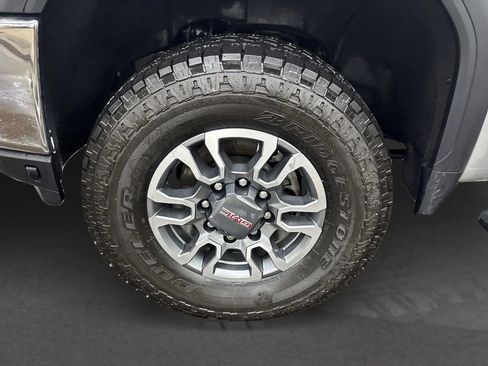 Used 2022 GMC Sierra 3500 SLT w/ SLT Preferred Package AWD/4WD image 11