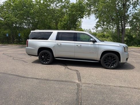 Used 2019 GMC Yukon XL SLT w/ Open Road Package AWD/4WD image 8