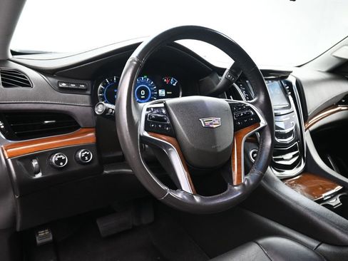 Used 2018 Cadillac Escalade Luxury image 14