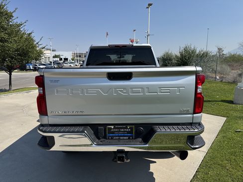 Used 2021 Chevrolet Silverado 3500 LTZ AWD/4WD image 4