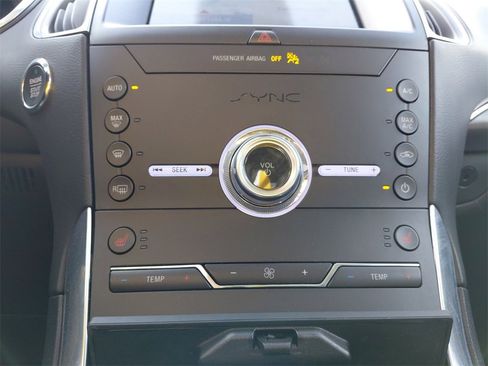 Used 2020 Ford Edge Titanium w/ Class II Trailer Tow Package image 38