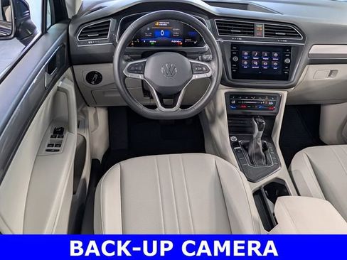 Used 2024 Volkswagen Tiguan SE FWD image 8