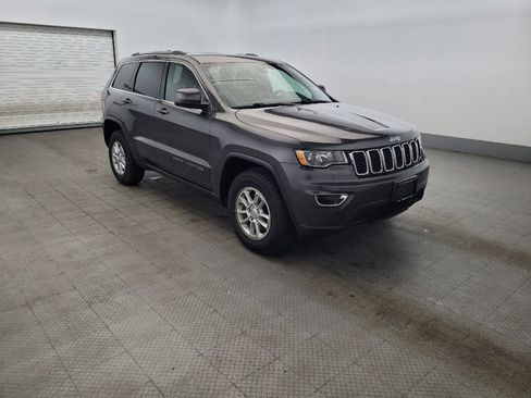 Used 2019 Jeep Grand Cherokee Laredo AWD/4WD image 13