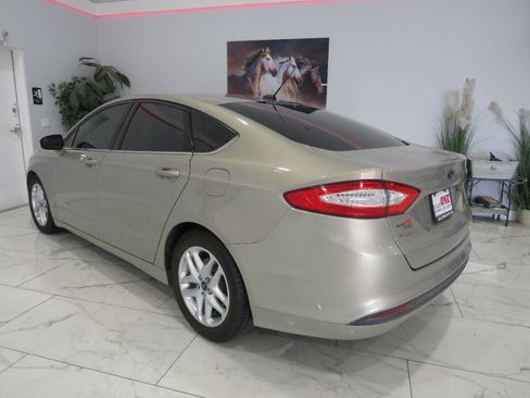 Used 2015 Ford Fusion SE FWD image 5