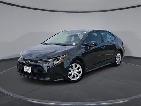Used 2025 Toyota Corolla LE FWD image 1