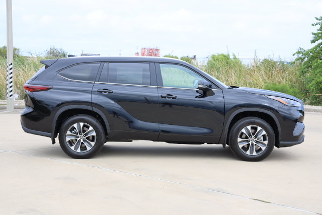 New 2026 Toyota Highlander XLE AWD/4WD image 8