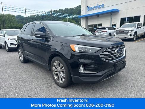 Used 2019 Ford Edge Titanium w/ Equipment Group 301A AWD/4WD image 3