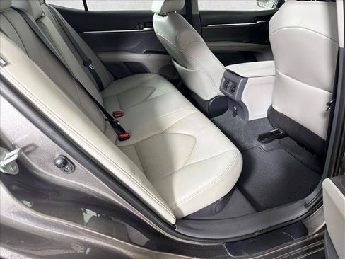 Used 2022 Toyota Camry XLE FWD image 15