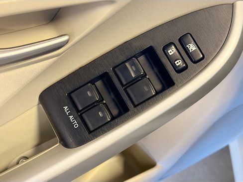 Used 2015 Toyota Prius Three w/ Solar Roof Package image 15