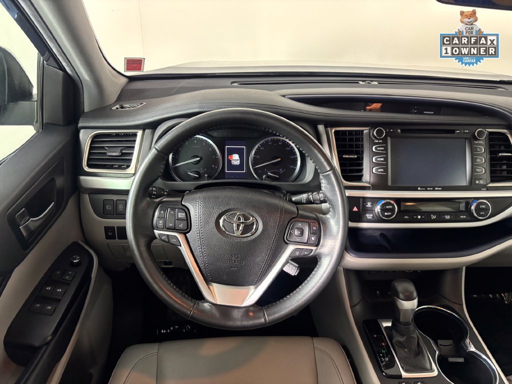Used 2019 Toyota Highlander XLE AWD/4WD image 17