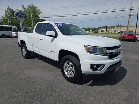 Used 2018 Chevrolet Colorado W/T w/ WT Convenience Package RWD image 4